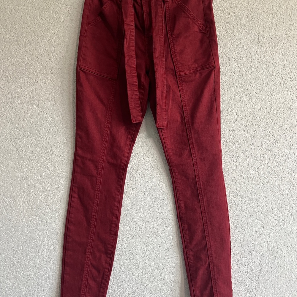 New Juniors' SO Belted Jeggings - Picture 4 of 7